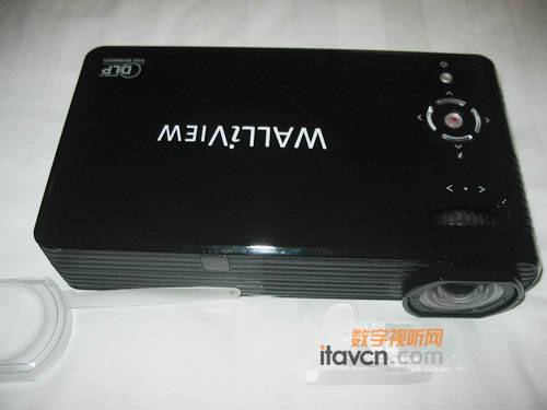 �����Ƴ��������ȱ�yʽLEDͶӰ�C