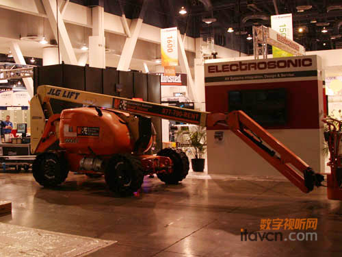 長臂鋼鐵俠現身Infocomm2010現場