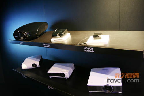 ���Ǳ�yͶӰ�C(j��)�@�GInfocomm2010