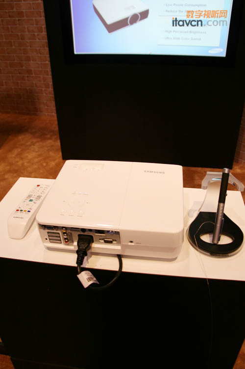 三星LED投影SP-F10M亮相Infocomm2010