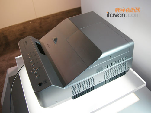 三洋全球最短焦投影機驚現(xiàn)Infocomm2010