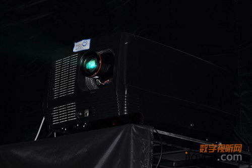 中視中科發(fā)布全球首臺應用激光光源的3D數(shù)字電影放映機