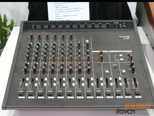 Tascam M-164 16通道調(diào)音臺