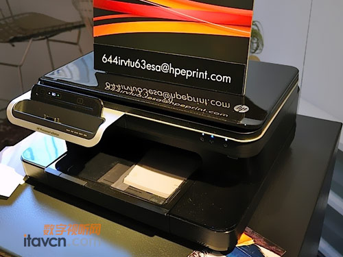 ����ƽ��CZEEN�S��ӡһ�w�C�����N��