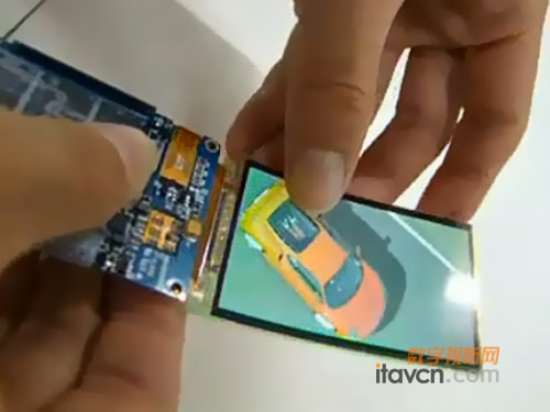 �����Ƴ�4.5�糬������AMOLED�@ʾ��