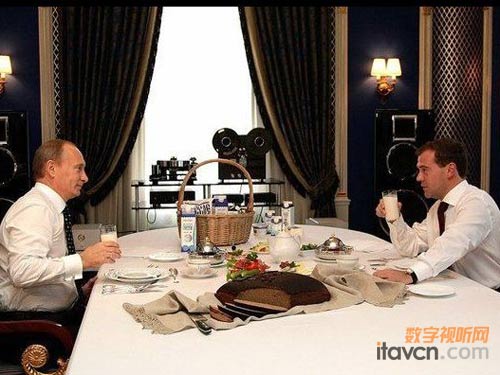 俄羅斯總統梅德韋杰夫(右)和總理普京(左)共進早餐