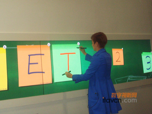 60英寸等離子無(wú)縫觸摸書(shū)寫(xiě)黑板