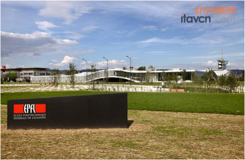 “勞力士學(xué)習(xí)中心”日景(Rolex Learning Center)