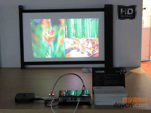 Vivitek麗訊在CES 2011上展出了全球亮度最高的微投產(chǎn)品Qumi