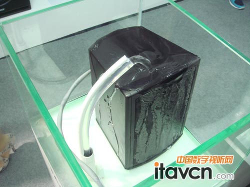 palm 2011:天朗音箱防水性能現(xiàn)場(chǎng)演示