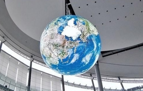 全球第一球體OLED屏幕展示高清地球圖像