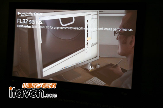 FL32ϵ���ǻ���LED���g��ͶӰ�C�aƷ����ɫ���جF���ӑBӰ��Ͷ�����R�^���b�`���Եȷ�����F׿Խ