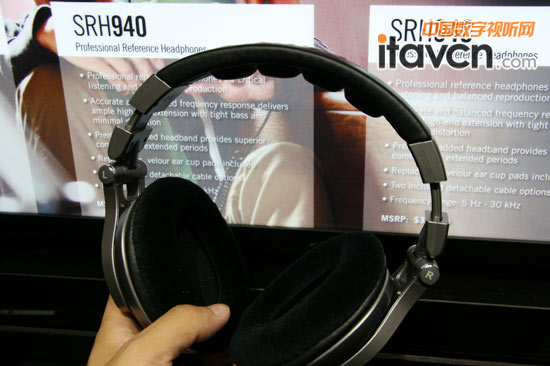 舒爾展出SRH940工作室監聽耳機
