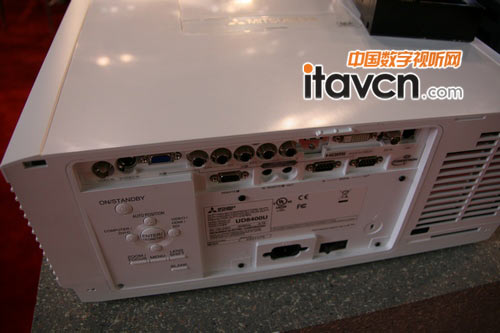 三菱UD8400U背面細節