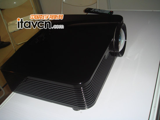 HD1080-F全球最短焦距3LCD 1080P全高清投影機(jī)