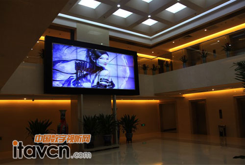 豐信達(dá)58英寸“無線無縫•液晶光電玻璃拼接大屏”