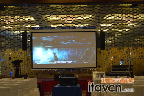 NEC PH1000U+投射超大畫面