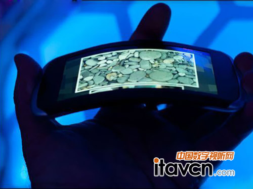 ����2013�ꌢ���a���ۯBʽOLED�@ʾ��