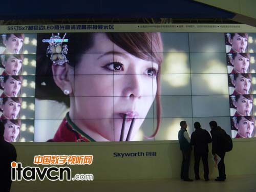 55��5*7��խ߅LED����Һ��ƴ��