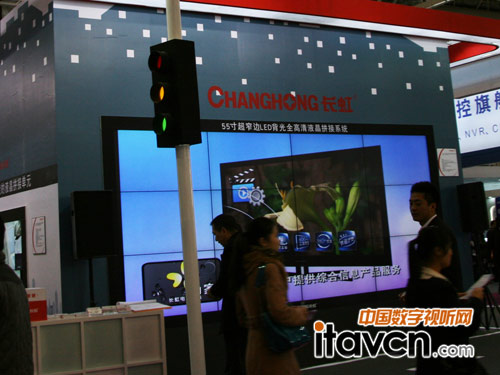 �L�簲��55��LED����Һ��ƴ��ϵ�y(t��ng)