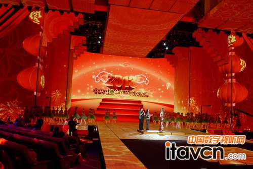 2013年央視春晚舞臺主屏幕所使用的巴可LED顯示屏