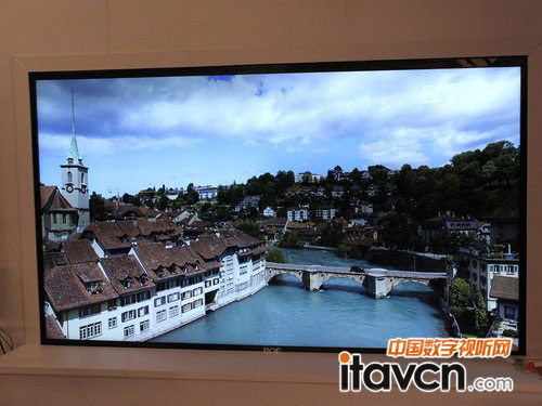 分辨率達到了4K(3840×2160),對比度為800:1