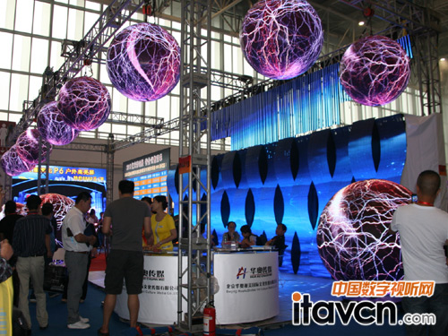 華奧傳媒首發P4高清球形屏