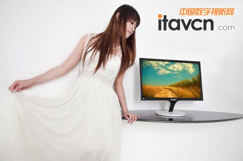 時(shí)尚新生代!三星悅白顯示器陪你同看《重返地球》