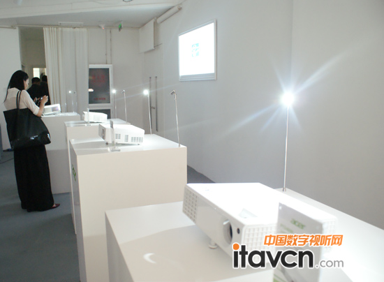 ���չʾ�ĸ������ͶӰ