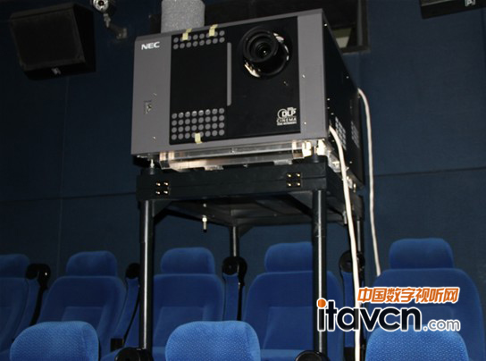 NEC現場展示的NC1200C-A+一體化數字放映機 點亮效果出眾