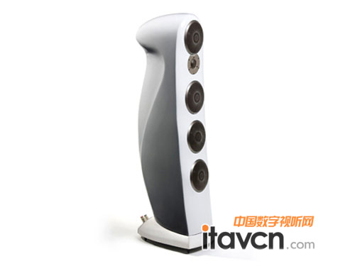 箱體也是不規(guī)則弧形,但原廠沒有強(qiáng)調(diào)采用碳纖維制成