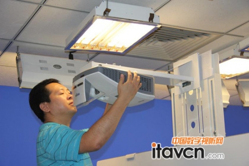 D755系列產品專屬定制吊架 方便用戶安裝