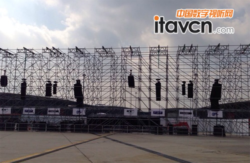 天公還算作美,今天總算沒下,線陣安好了