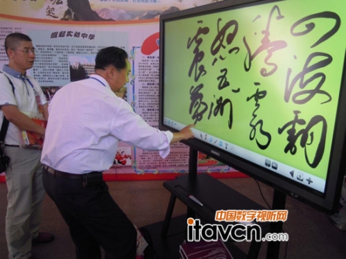 校長(zhǎng)們?cè)谙N纸换ブ悄芷桨迳狭粝履珜? width=