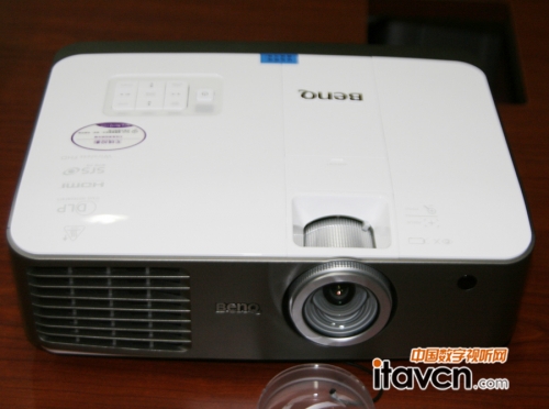 明基家用無線投影機W1500