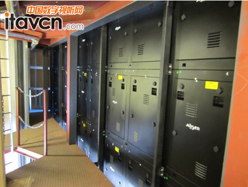 為方便接線及維護,所有箱體門都采用可拆卸門