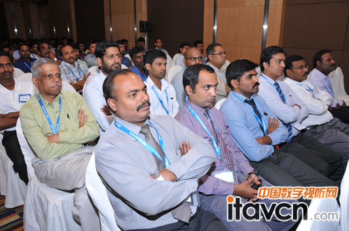 CresMEET 2013 �����˶�λ���N��һͬҊ�C��˼�����ܿƼ������׿Խ�ɹ�