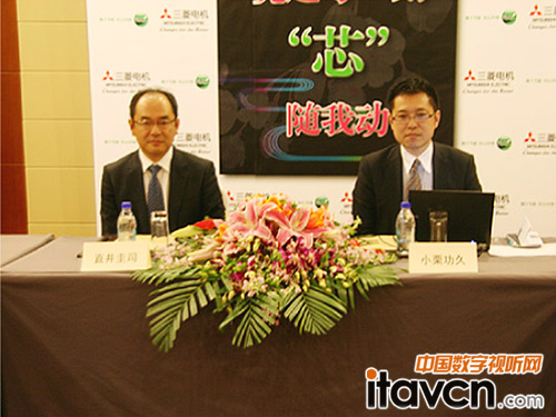 三菱電機影像設備部本部長直井圭司及三菱電機影像設備部部長小栗功久接受媒體采訪