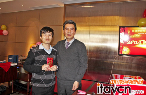 肖總與最高現金獎獲得者合影