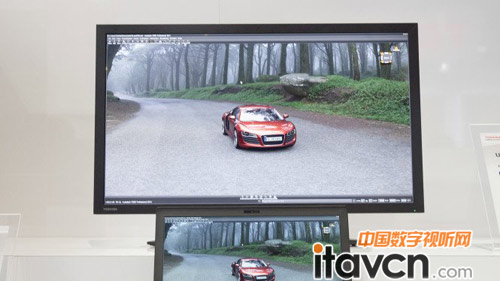 東芝4K螢?zāi)籘UM 32PRO1