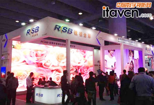 銳視展位前吸引了眾多參觀觀眾