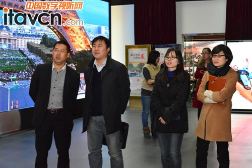 工信部領(lǐng)導(dǎo)一行參觀利亞德展廳