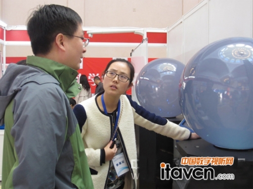 ��ý�w��ĻͶӰ��ʾ�x