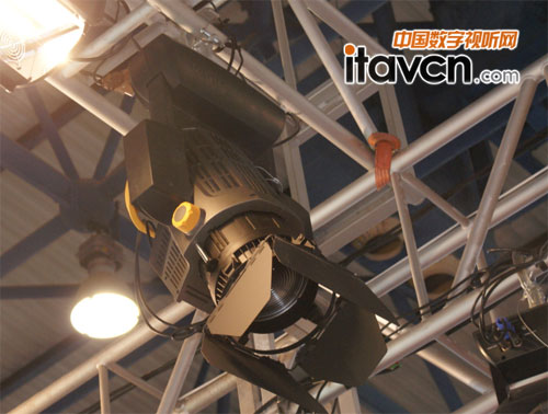 �ǹ�Ӱҕ����ʣ�300W�����ݼy͸�R�۹��