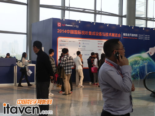 Infocomm2014���ʃ��ݓ��ȿ�