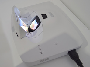 ��������С���̽�ͶӰ�C����infocomm