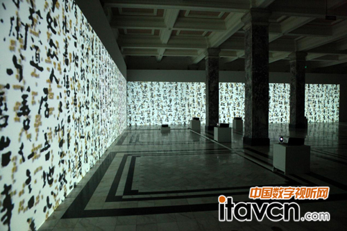 雅圖高清高亮投影機(jī)助力韓家英設(shè)計(jì)展