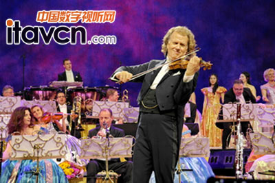 演出中的安德烈·里歐先生