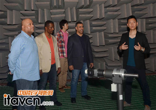 Zaabi先生一行參觀銳豐股份研發(fā)中心消聲室