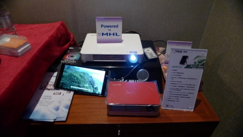 Vivitek麗訊QUMI微投系列也亮相現場